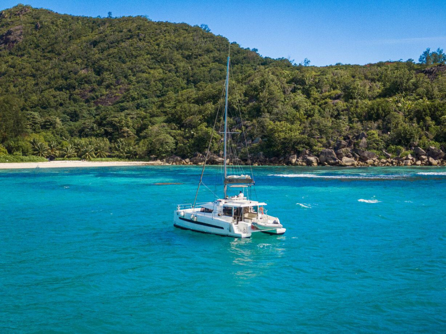 Photo #1 - Bali 4.3 - 4 + 2 cab. (Antares) en Seychelles, Eden Island Marina - 37840