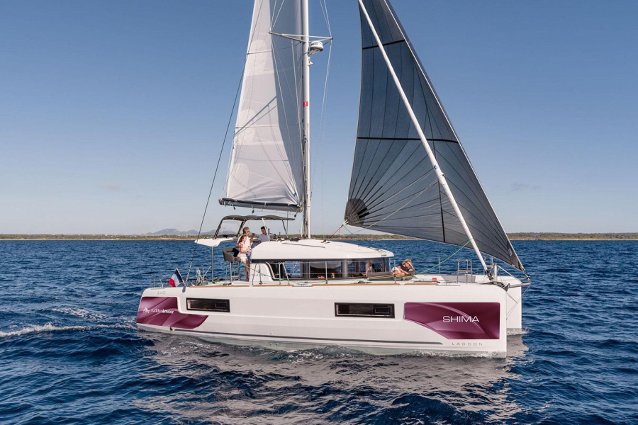 Photo #1 - Lagoon 40 - 4 + 1 cab. (Shima) in Albatros Marina - 38137
