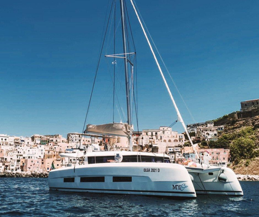 Photo #1 - Dufour 48 Catamaran - 5 + 1 cab. (Olga) en Marina D'Arechi - 38167