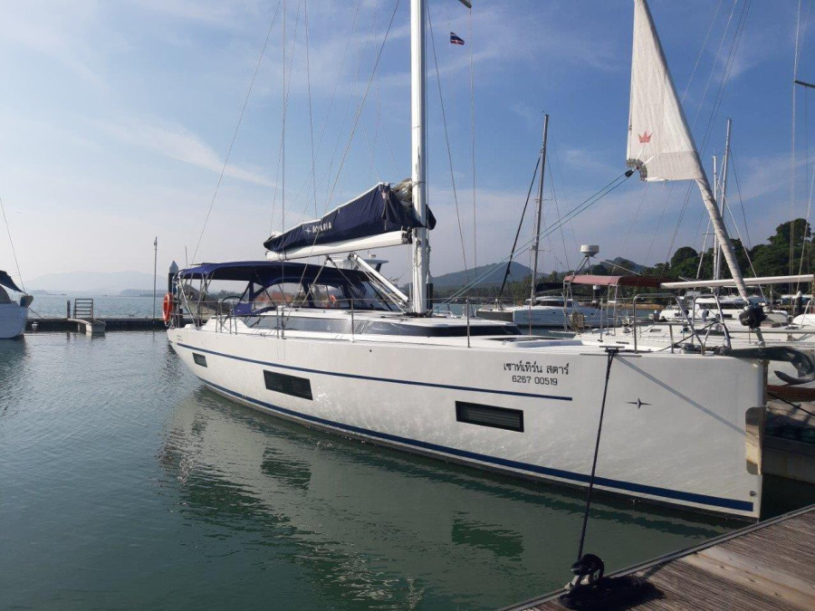 Photo #1 - Bavaria C45 - 4 cab. (Southern Star) in Yacht Haven Marina - 38191