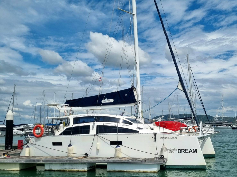 Photo #1 - Island Spirit 38 - 4 cab. (Island Dream) in Yacht Haven Marina - 38195