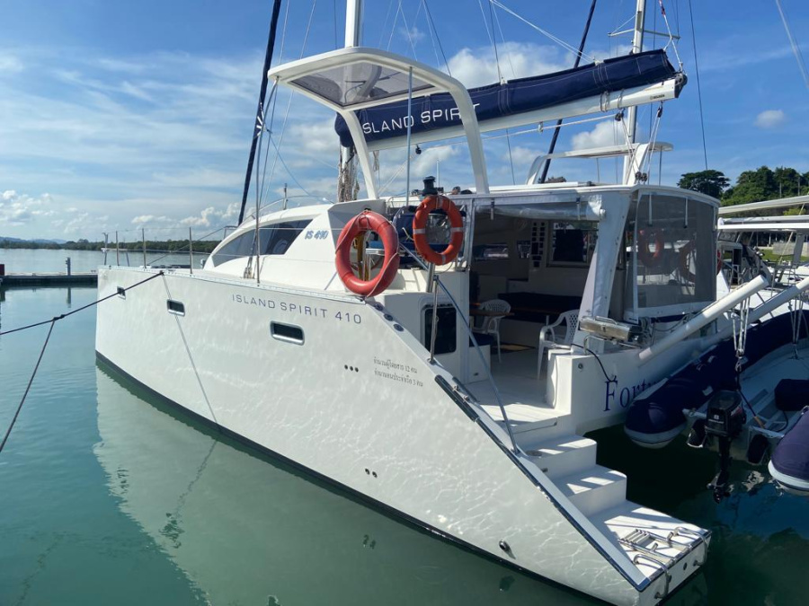Photo #1 - Island Spirit 410 (Fortunate Sun) in Yacht Haven Marina - 38197
