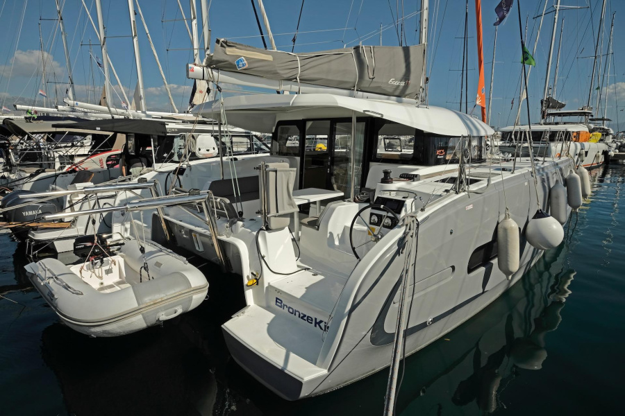 Photo #1 - Excess 11 - 4 + 1 + 1 cab. (Bronze Kiss) in ACI Marina - 38359
