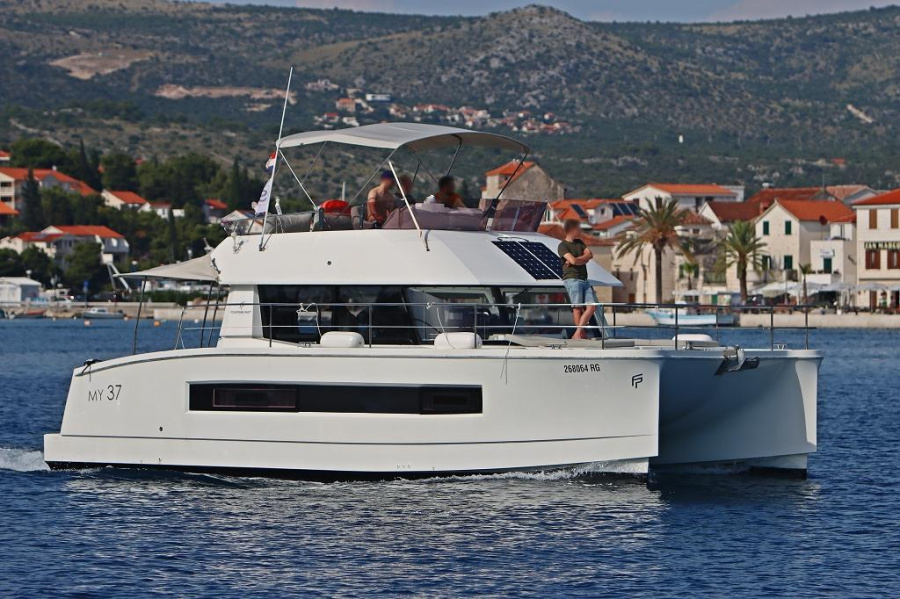 Photo #1 - Fountaine Pajot MY 37 (Thunderball) in Marina Frapa - 38949