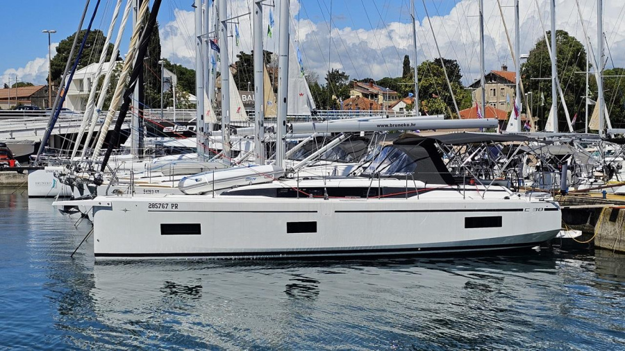 Photo #1 - Bavaria C38 (Euphoria) в Marina Zadar (ex. Tankerkomerc) - 39502