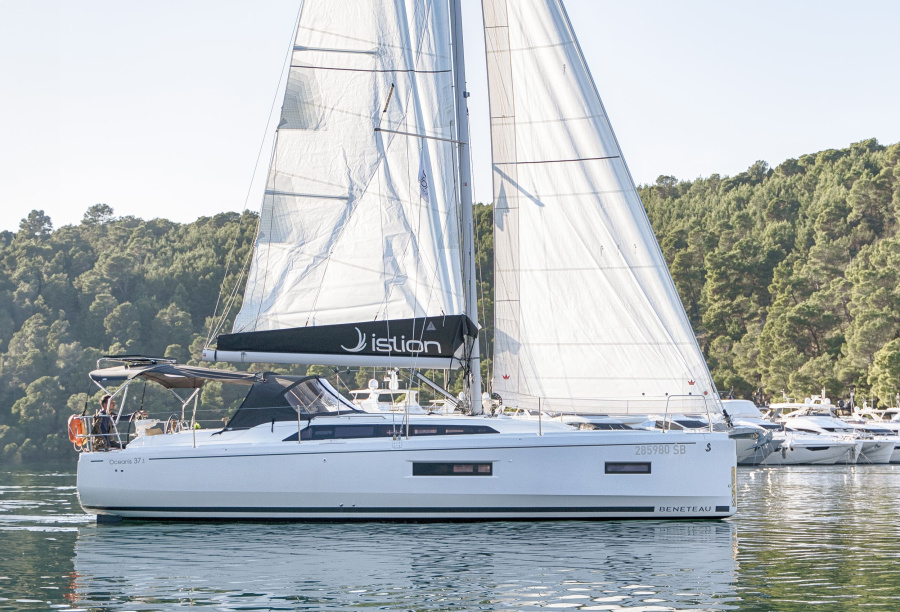 Photo #1 - Oceanis 37.1 (First Dream) in ACI Marina - 39525