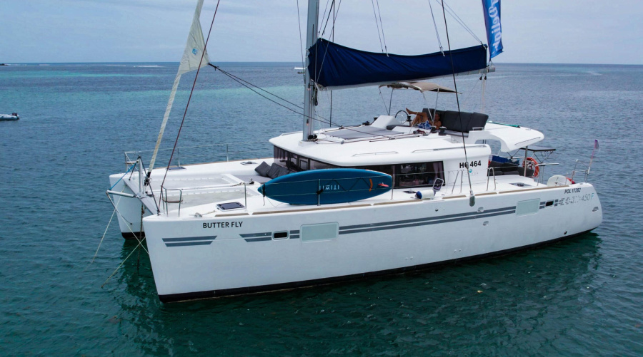 Photo #1 - Lagoon 450 F - 4 + 2 cab. (Butterfly) en Azam Marine - 39974