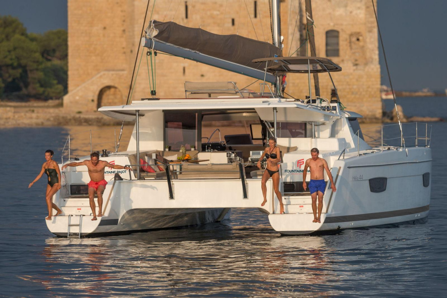 Photo #1 - Helia 44 - 4 + 2 cab. (Knyps) en Azam Marine - 39975