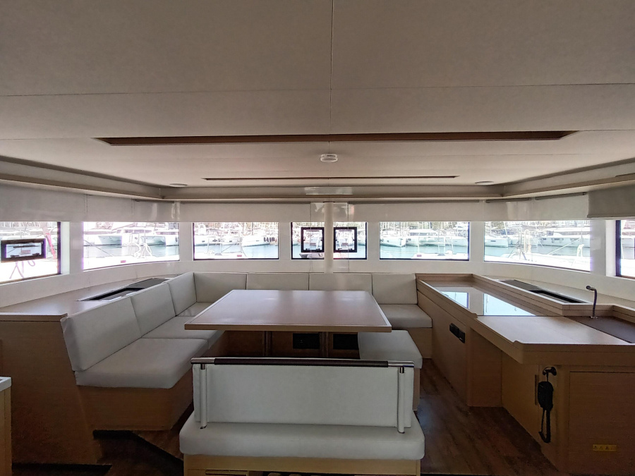 Photo #1 - Lagoon 51 - 6 + 2 cab. (Minotavros) en Athens, Alimos marina - 39993