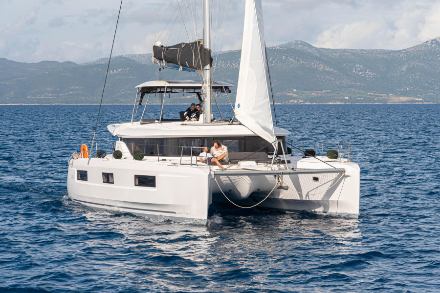 Photo #1 - Lagoon 46 - 4 + 2 cab. (Ervis) in Lefkas, Lygia Marina - 40074