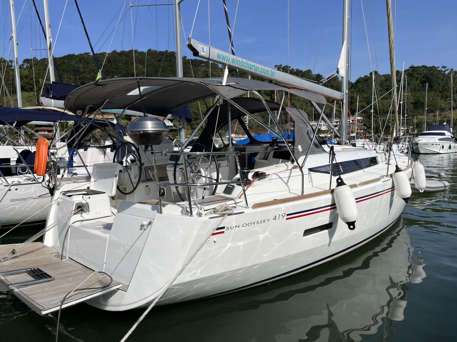 Photo #1 - Sun Odyssey 419 - 3 cab. (Friday) in Farol de Marina - 40659
