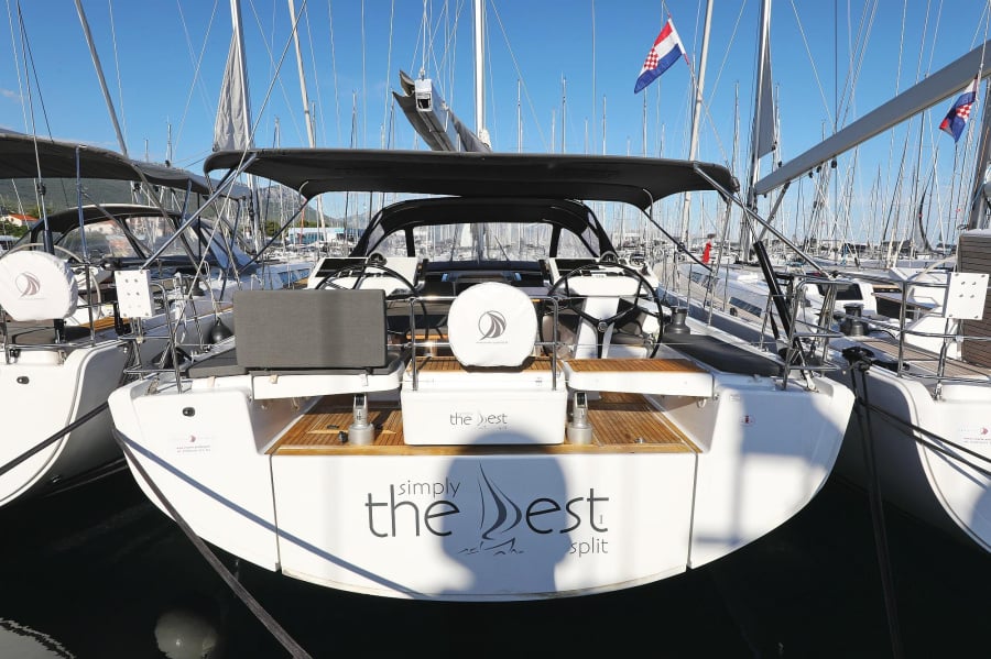 Photo #1 - Hanse 548 - 5 + 1 cab. (Simply The Best) in Marina - 40848
