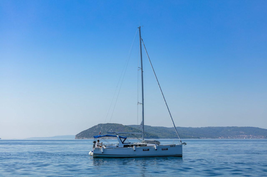 Photo #1 - Oceanis 38.1 (Anima Maris III) en ACI Marina - 41037