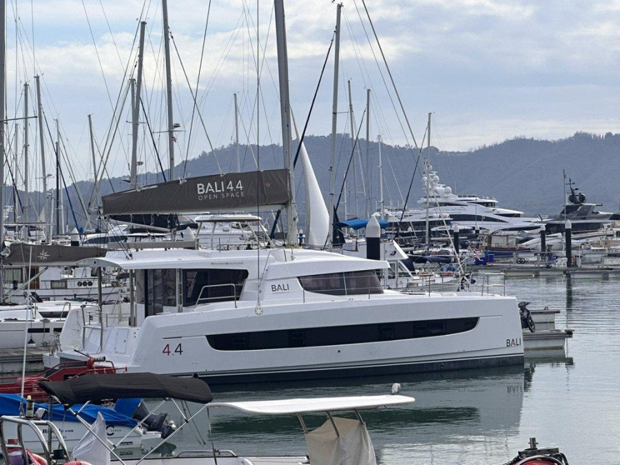 Photo #1 - Bali 4.4 - 4 + 1 cab. (Belle Isle) in Yacht Haven Marina - 41226