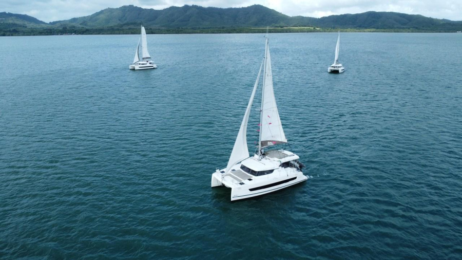 Photo #1 - Bali 4.2 - 4 + 1 cab. (Joyous) in Yacht Haven Marina - 41229