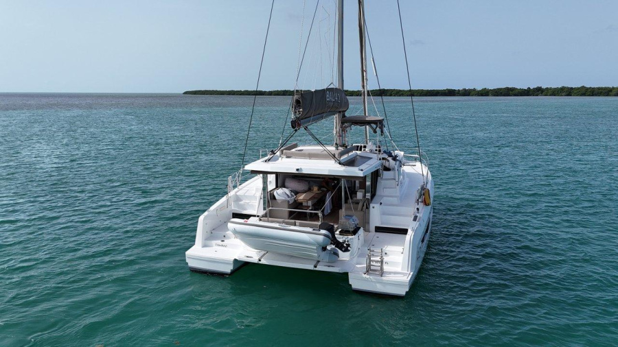 Photo #1 - Bali 4.2 (Tamboo) in Bahamas, Abacos, Boat Harbour Marina - 41529