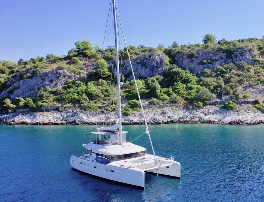 Photo #1 - Lagoon 52 F - 4 + 2 cab. (Jessy) in Marina - 42440