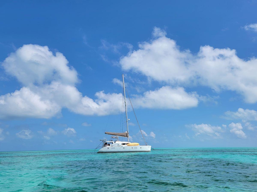 Photo #1 - Fountaine Pajot Saba 50 Quintet - 5 + 1 cab. (Discover) en Belize, Old Belize Marina  - 42692