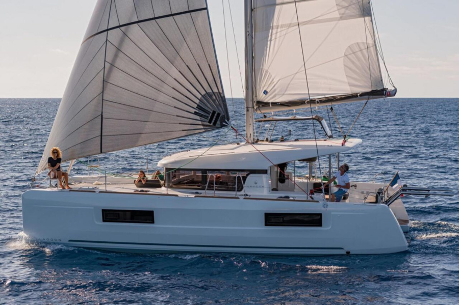 Photo #1 - Lagoon 400 S2 - 4 + 2 cab. (Providence) in Guadeloupe, La Marina - 42921
