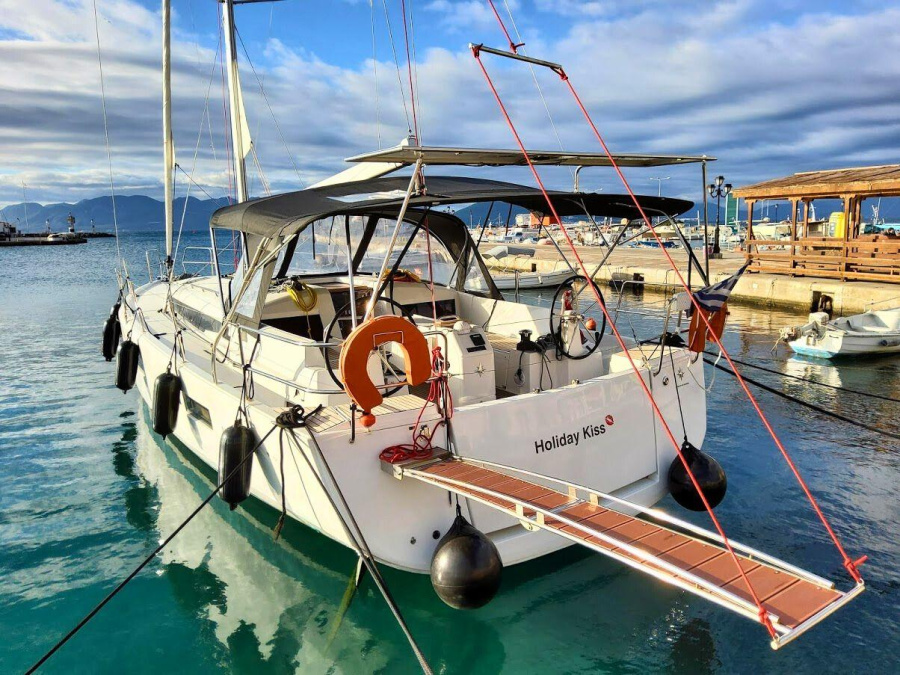 Photo #1 - Sun Odyssey 440 - 4 cab. (Holiday Kiss) in New Marina - 61456