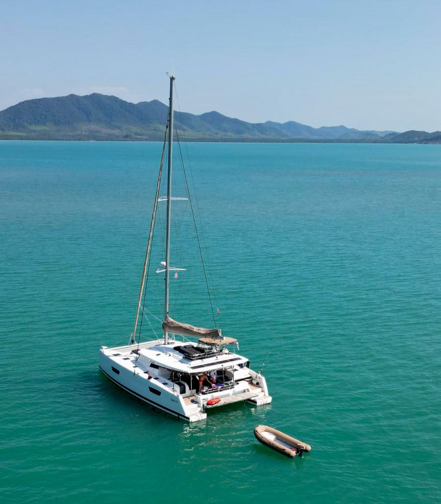Photo #1 - Fountaine Pajot Saona 47 Quintet - 5 + 1 cab. (Maravelle) in Ao Po Grand Marina - 63411