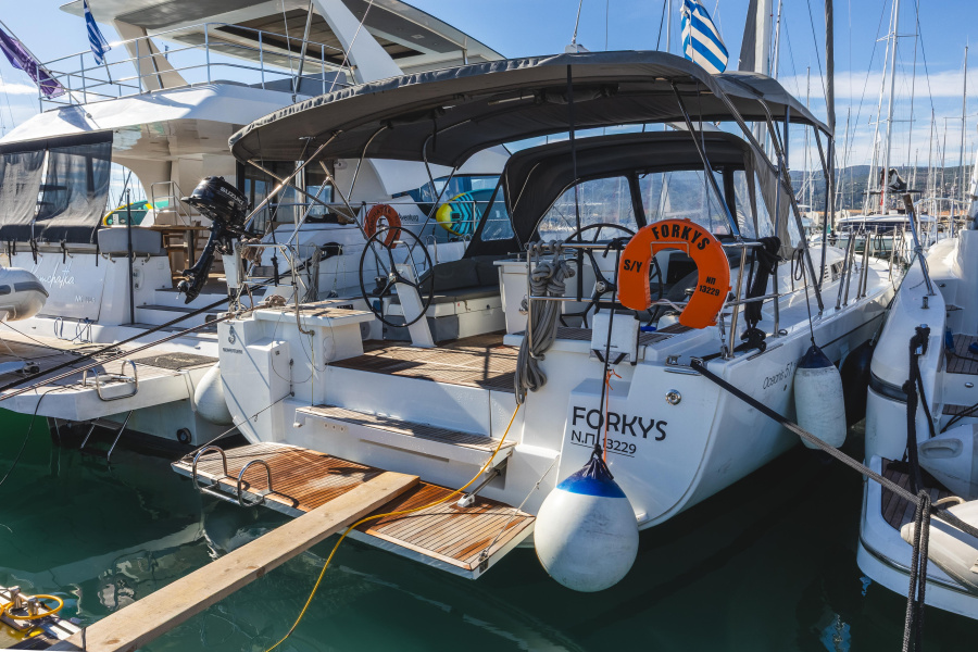 Photo #1 - Oceanis 51.1 - 5 + 1 cab. (Forkys) en Lefkas main port - 63376