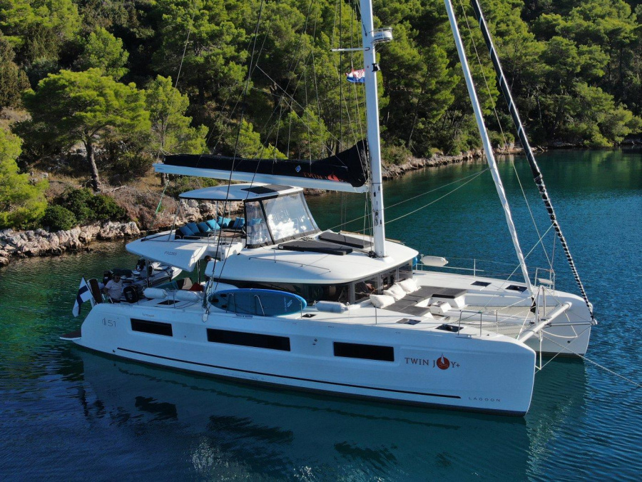Photo #1 - Lagoon 51 - 6 + 1 cab. (Twin Joy +) en Marina (ex.SCT) - 63776