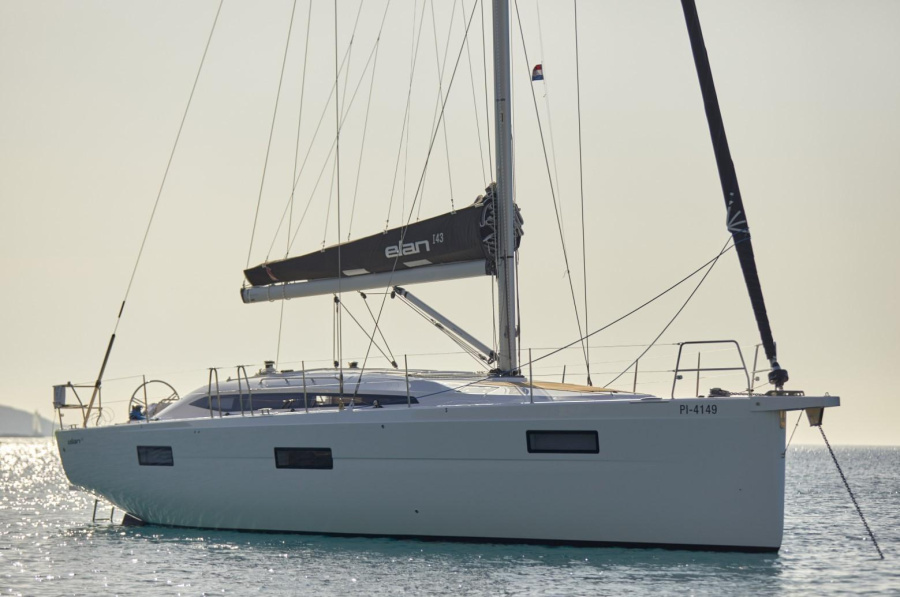 Photo #1 - Elan Impression 45 - 4 cab. (eMotion) in ACI Marina - 63983