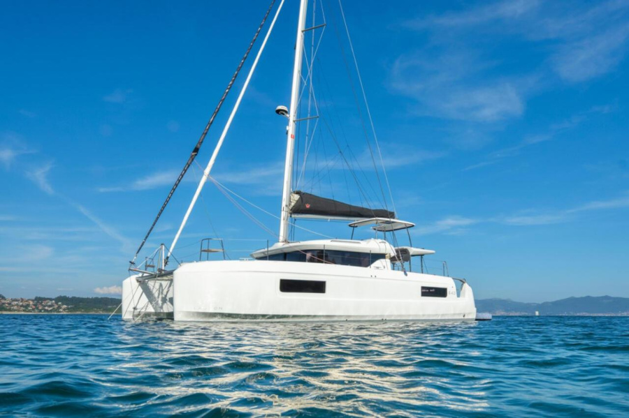 Photo #1 - Lagoon 43 - 4 + 2 cab. (Ti Casa) in Guadeloupe, La Marina Bas du Fort - 65036
