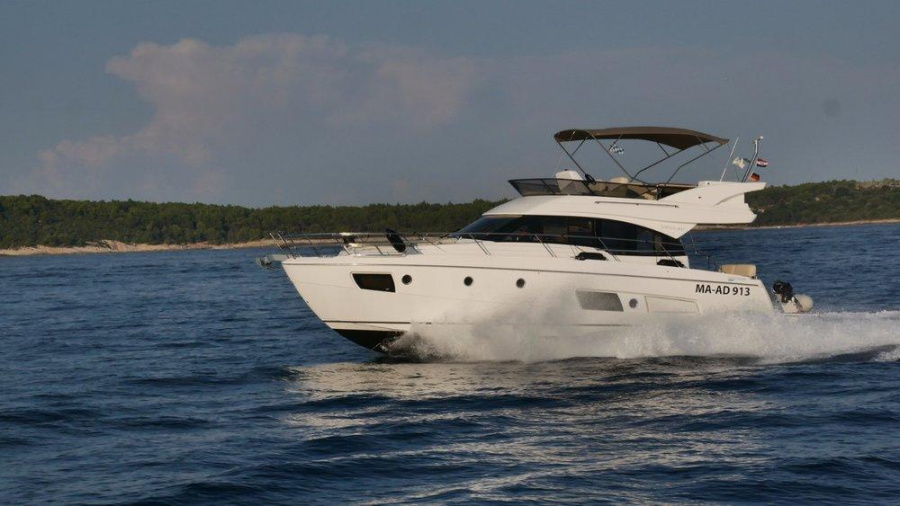 Photo #1 - Bavaria Virtess 420 Fly (Zanngi) en Marina Lav - - 65081