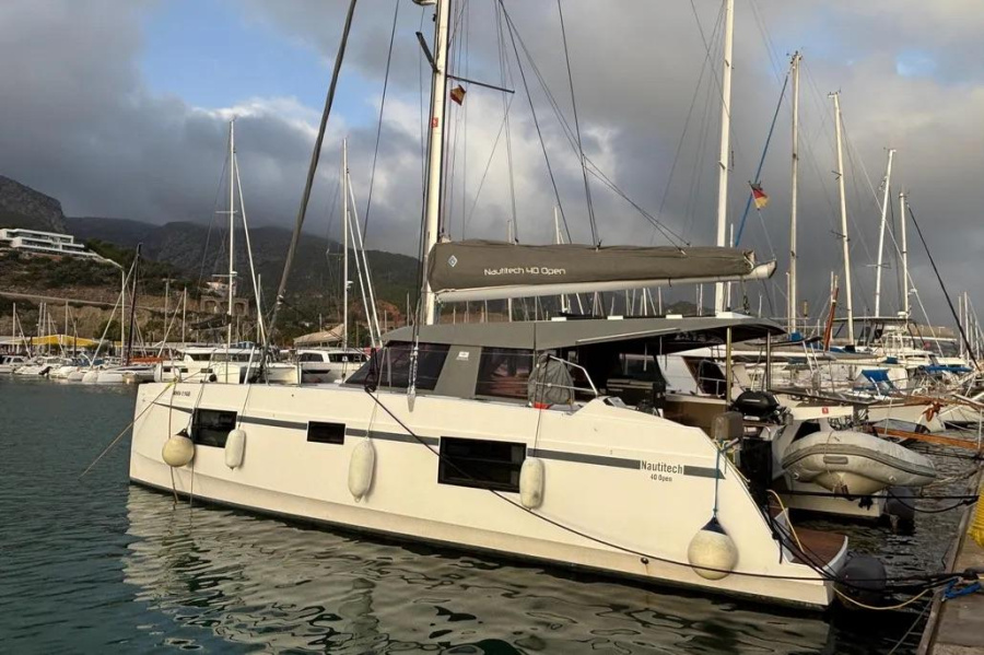 Photo #1 - Nautitech 40 Open - 4 + 2 cab. (Lollo III) in Marina Punat - 65120