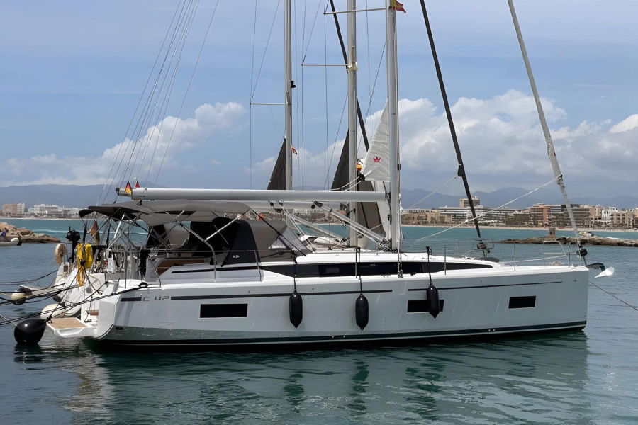 Photo #1 - Bavaria C42 (Blue Eyes) in de Mallorca, Marina Naviera Balear - 65378