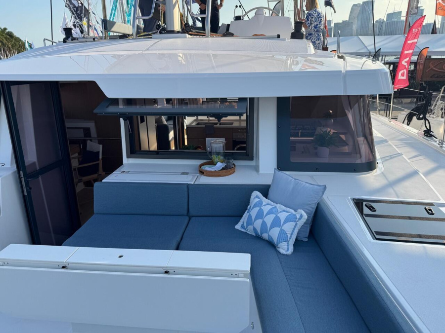 Photo #1 - Bali 4.6 - 4 cab. OW (Rosa Regale) in Bahamas, Abacos, Boat Harbour Marina - 65772