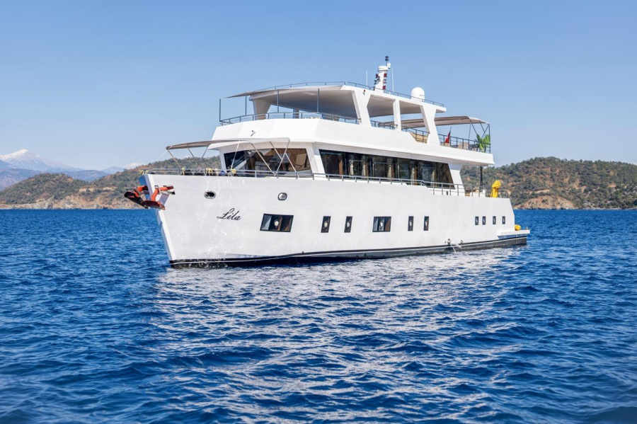 Lila Trawler - 0