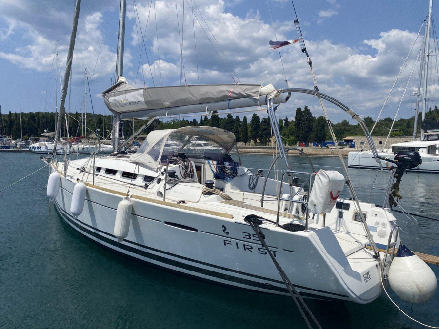Photo #1 - First 35 (Nike) in Marina Polesana - 66948