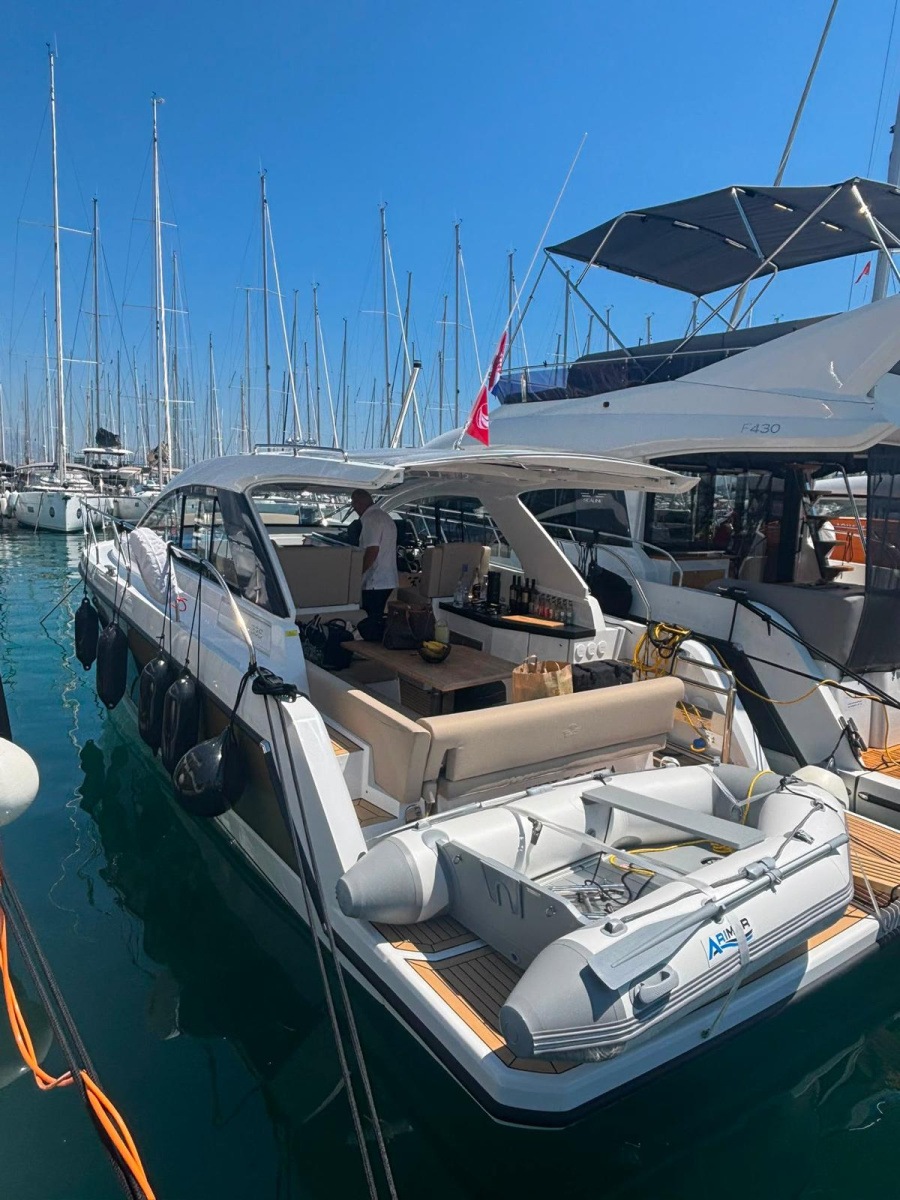 Photo #1 - Sealine S335 (Felicita) in Marina Kornati - 67517