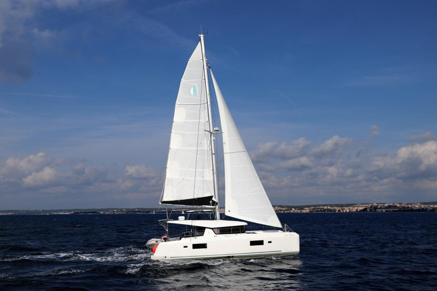 Photo #1 - Lagoon 42 - 4 + 2 cab. (Da Vinci) in Marina (ex. Tankerkomerc) - 44413