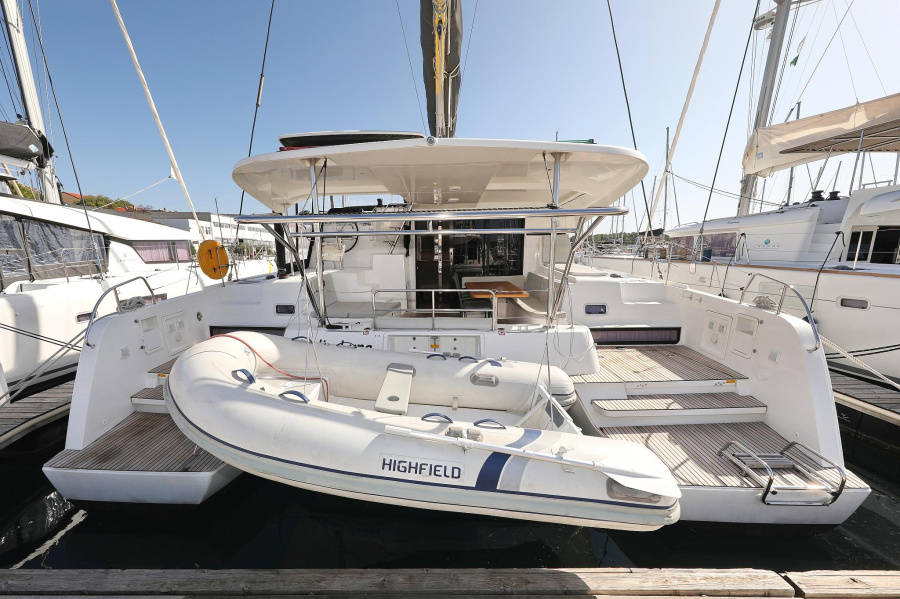 Photo #1 - Lagoon 42 - 4 + 2 cab. (Media Luna) en Marina Mandalina - 44440