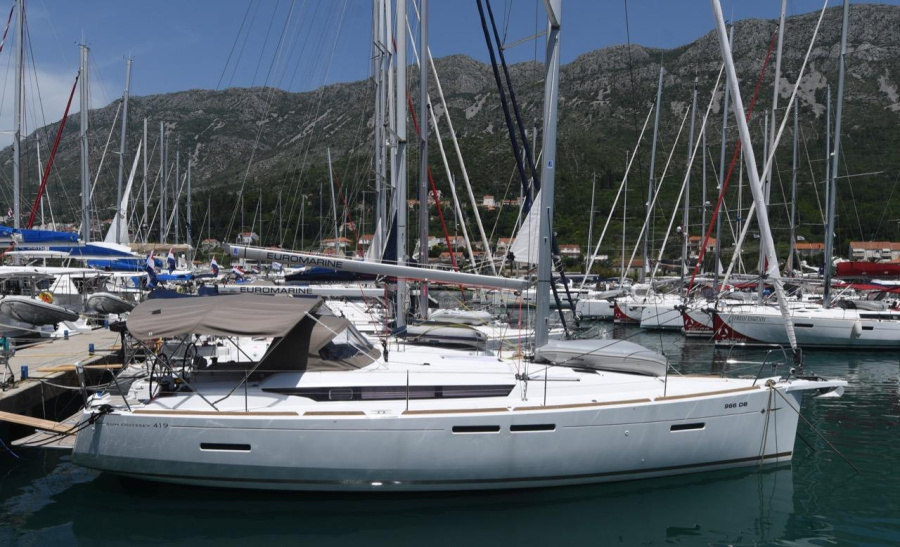 Photo #1 - Sun Odyssey 419 - 3 cab. (Euros) in Komolac, ACI Marina - 44736