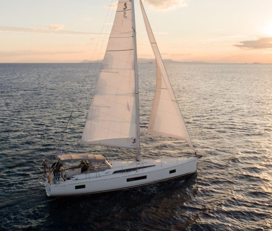 Photo #1 - Oceanis 51.1 - 5 + 1 cab. (Viennastar) in Athens, Alimos marina - 46007