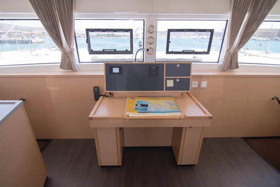 Lagoon 52 F - 6 + 1 cab. (Parlay 2 (ex Current Venture))  - 9