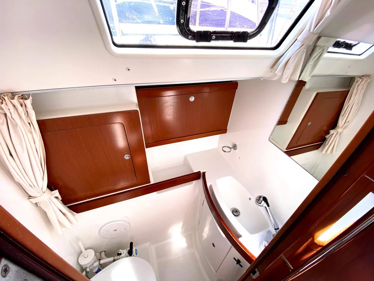 Oceanis 43 (Whisper)  - 19