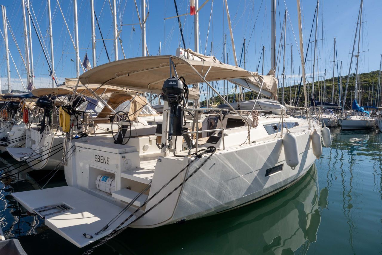 Photo #3 - Dufour 430 GL (EBENE) in Port Pin Rolland - 27511