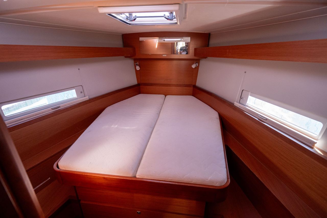 Photo #9 - Dufour 430 GL (EBENE) in Port Pin Rolland - 27511