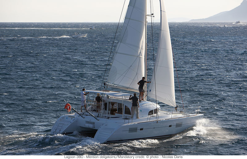 Photo #3 - Lagoon 380 - 4 cab. (WHITE PEARL) in Trogir - 27523