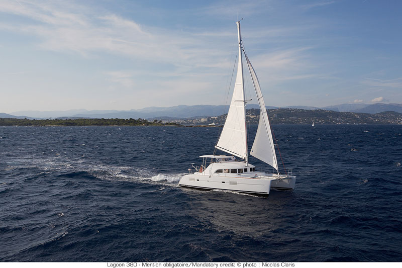 Photo #1 - Lagoon 380 - 4 cab. (WHITE PEARL) in Trogir - 27523
