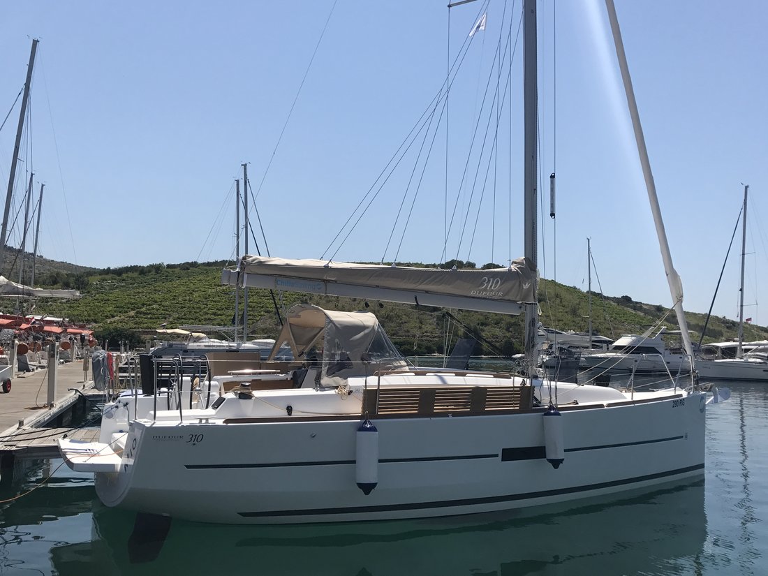 Photo #4 - Dufour 310 GL (Mio) in Primosten - 27622