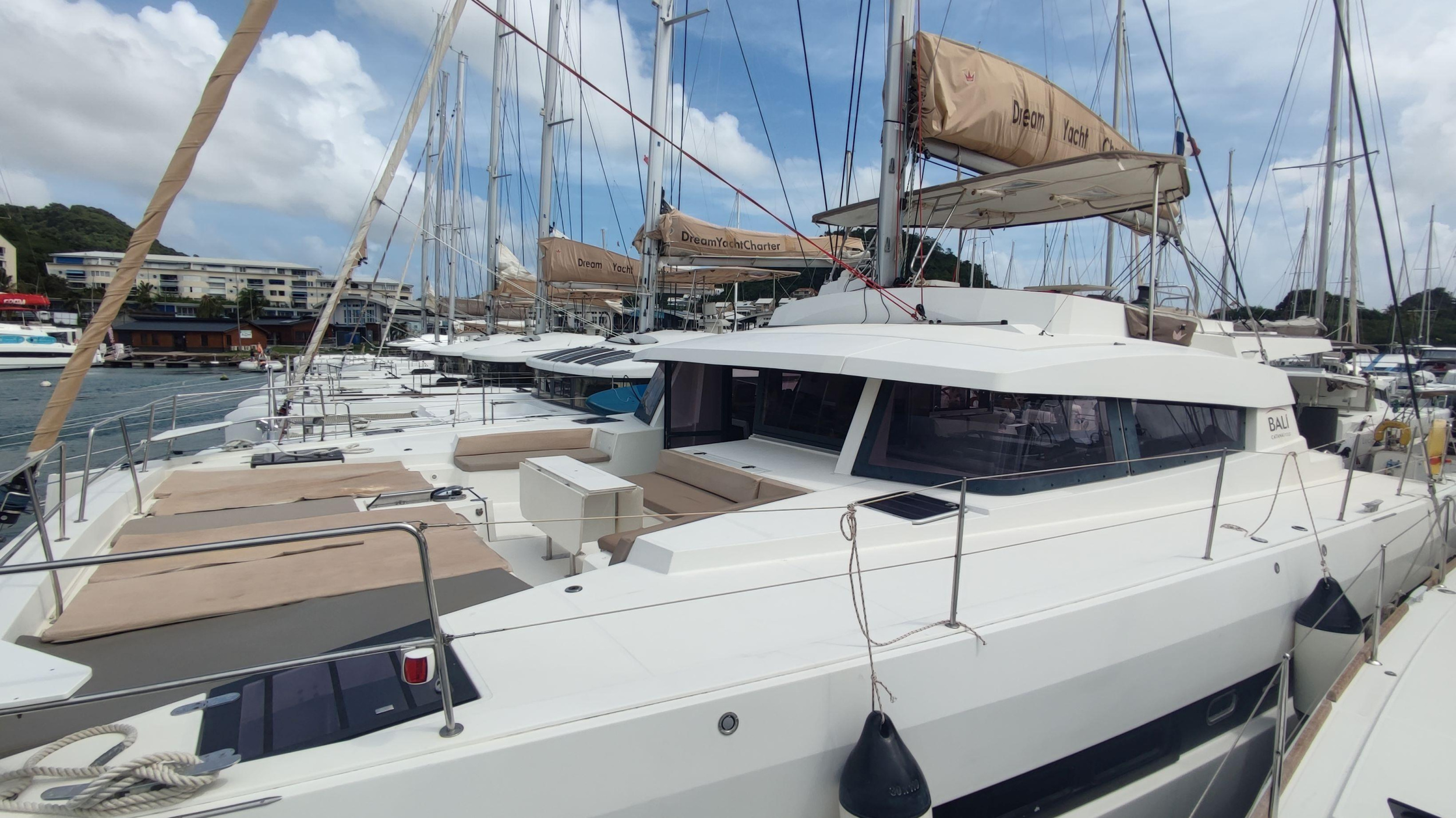 Photo #1 - Bali 5.4 - 6 + 2 cab. (SAPHIR) in Le Marin - 27664