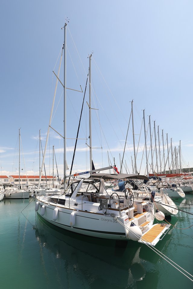 Photo #12 - Oceanis 35.1 (Aris) en Biograd - 28090