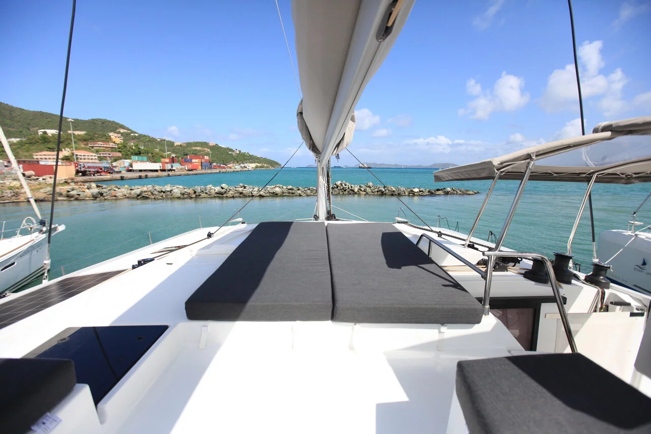Fountaine Pajot Saona 47 Quintet - 5 + 1 cab. (Three Sheets)  - 8